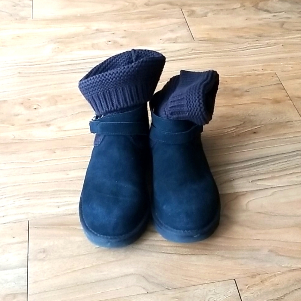 Ugg suede boots with yarn finish